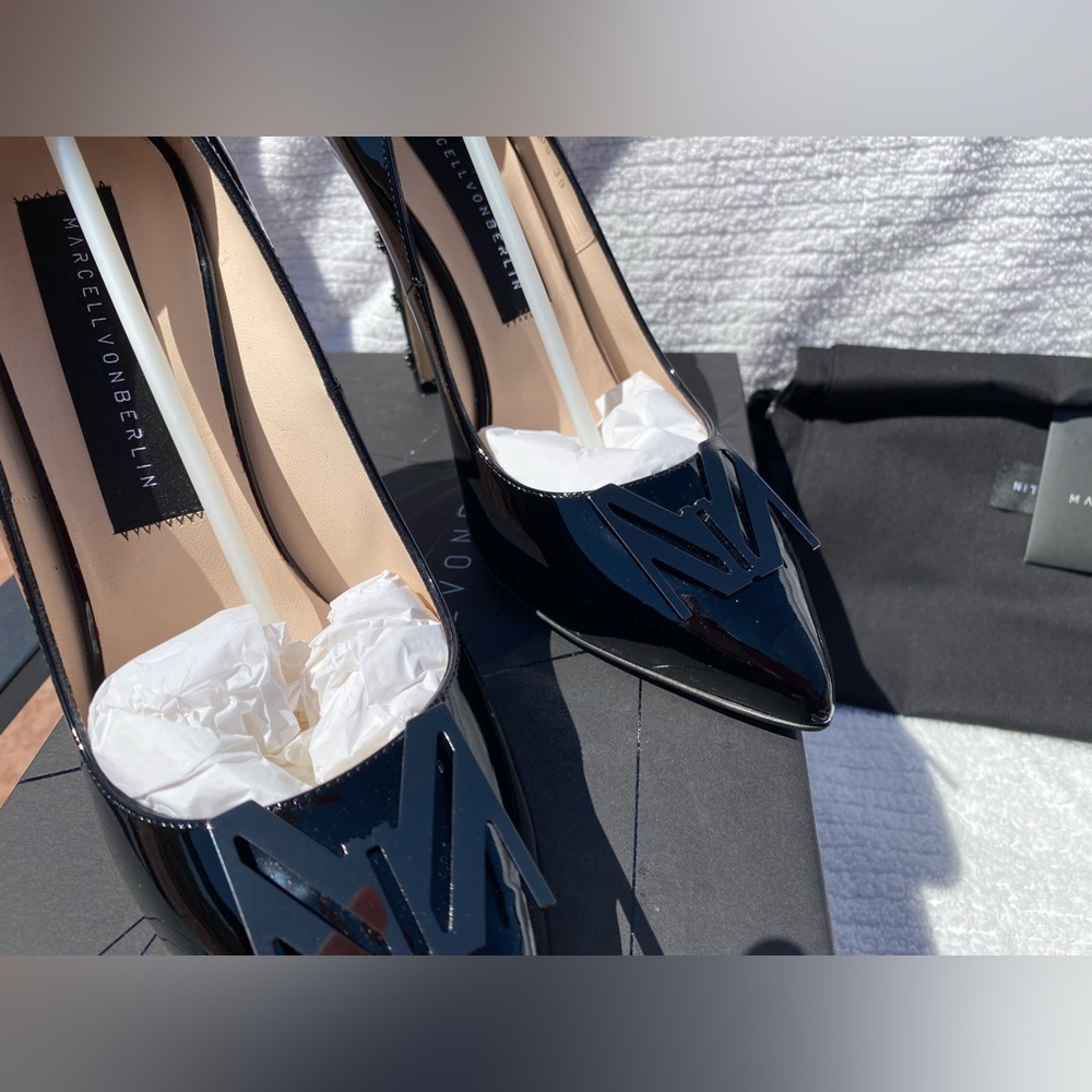 Marcell Von Berlin Black Patent Leather Pumps - Picture 6 of 7
